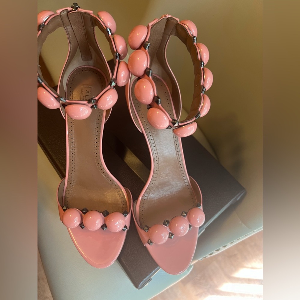 New ladies Alaia Bombe stud ankle wrapped sandal in patent leather. Size 41